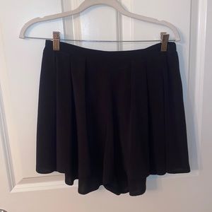 Flowy black cloth shorts!